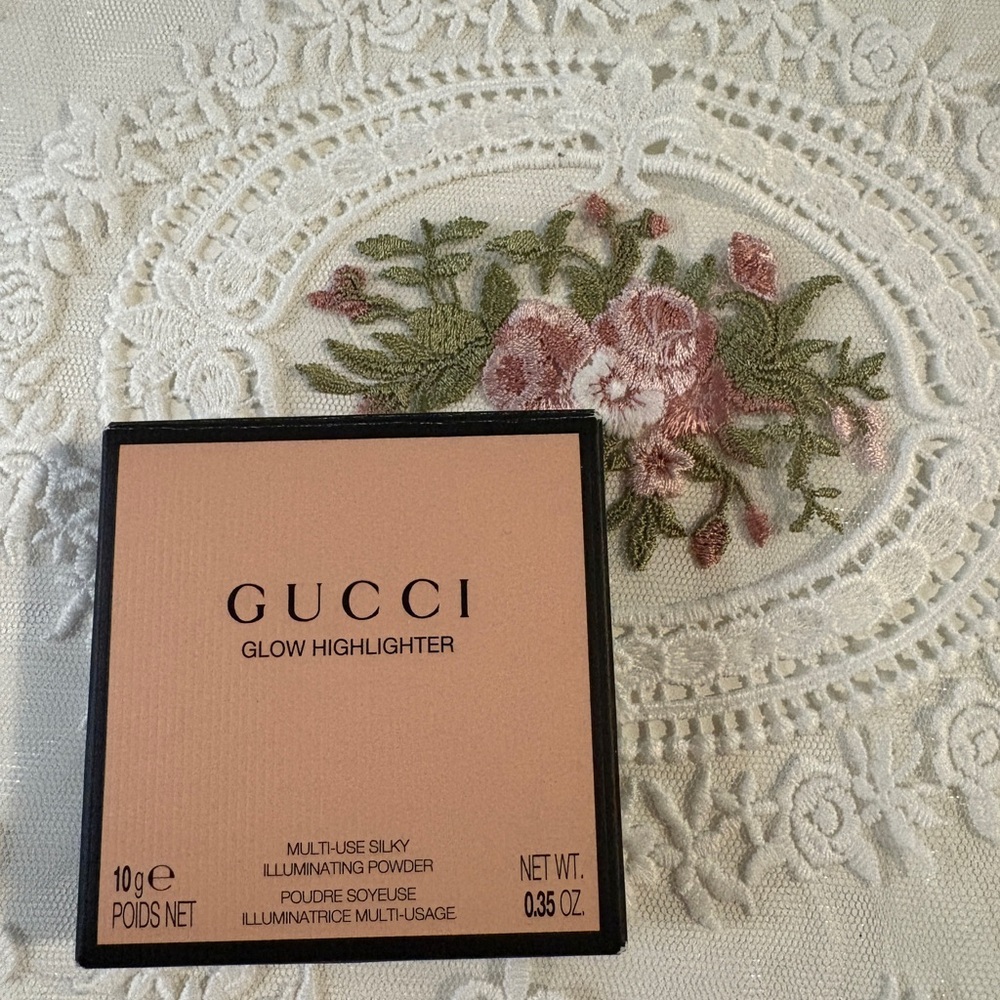 Gucci Glow Highlighter in Sunrise Gold